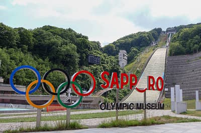 Sapporo Morning Tour: Shiroi Koibito Park, Okurayama & Market