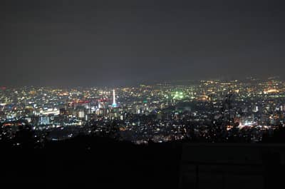 KYOTO Sightseeing „OKOSHI“ Bus（GW）Maiko-Tanz, Takagamine Shozan Garten & Kyotos Nachtansicht★Mit englischem, chinesischem und koreanischem Audioguide und Abendessen★ — 4
