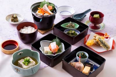 KYOTO Sightseeing „OKOSHI“ Bus（GW）Maiko-Tanz, Takagamine Shozan Garten & Kyotos Nachtansicht★Mit englischem, chinesischem und koreanischem Audioguide und Abendessen★ — 5