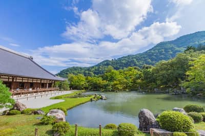 Kyoto Sightseeing “OKOSHI” Bus (BF) Kyoto Must-See Selection・Tenryu-ji + Arashiyama Kinkaku-ji + Fushimi Inari Taisha ★ Chinese, English & Korean Audio Guide Included ★