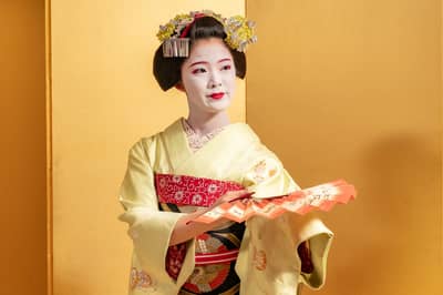 Kyoto Sightseeing “OKOSHI” Bus (GW) Maiko Dance Night + Matsuyama Garden Stroll + Night View ★Includes Chinese, English, and Korean Audio Guide and Dinner★