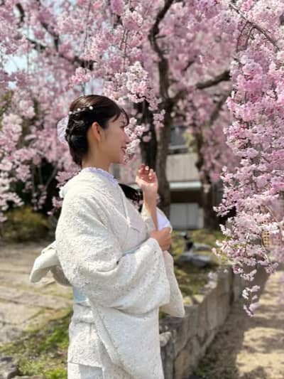 Alquiler de kimonos Hanakanzashi en Kioto