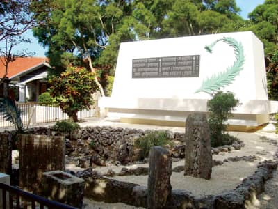 Bus touristique régulier d'Okinawa : Parcours Château de Shuri / Okinawa World (Départ de Naha)