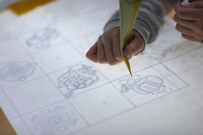 Taller de "Kyo-Yuzen pintado a mano", una cultura tradicional que perdura desde el período Edo, guiado por un artesano (con recuerdo) — 6