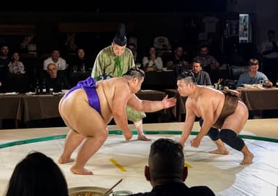 โอซาก้า: การแสดงซูโม่และประสบการณ์ซามูไร ค่ำคืนสุดพิเศษ (3.5 ชั่วโมง) — 7